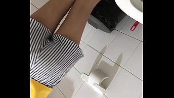 Hidden cam toilet girl cute ass