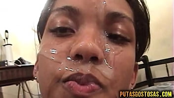 Novinha mulata do Rio de Janeiro deu a buceta de quatro fumando - PutasGostosas.Com