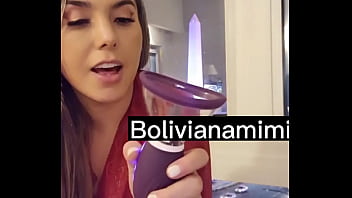 Masturbandome con un chupador de concha en frende del obelisco en Buenos Aires .... link en el video
